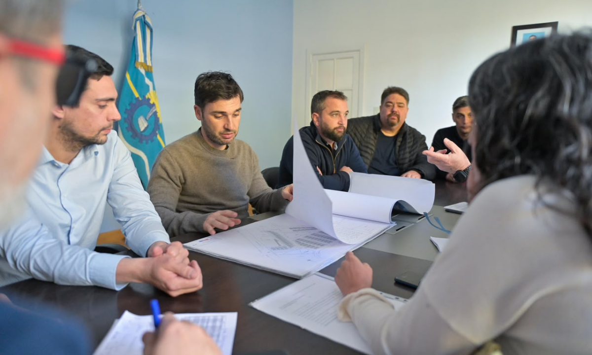 Torres firmó el decreto que destina lotes con servicios a familias damnificadas por el derrumbe del Cerro Hermitte