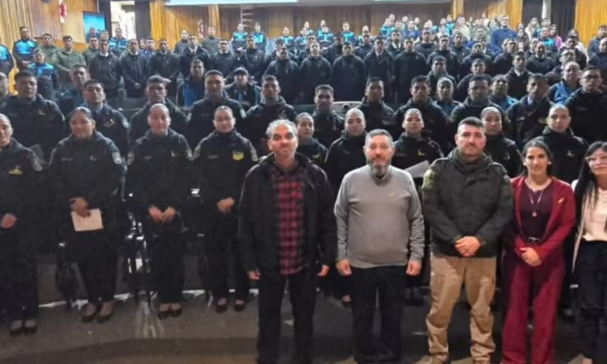 Policías de Chubut se capacitaron en prevención del suicidio