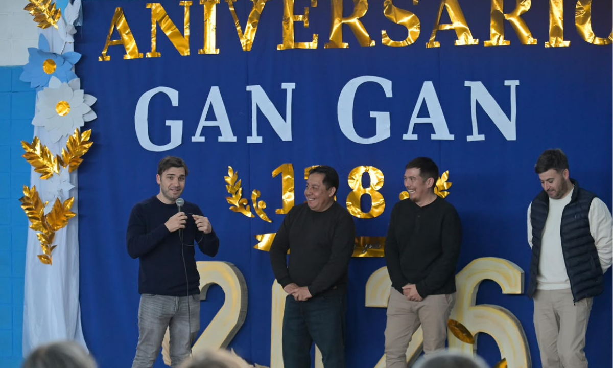 Autoridades durante el acto por el 138° aniversario de Gan Gan