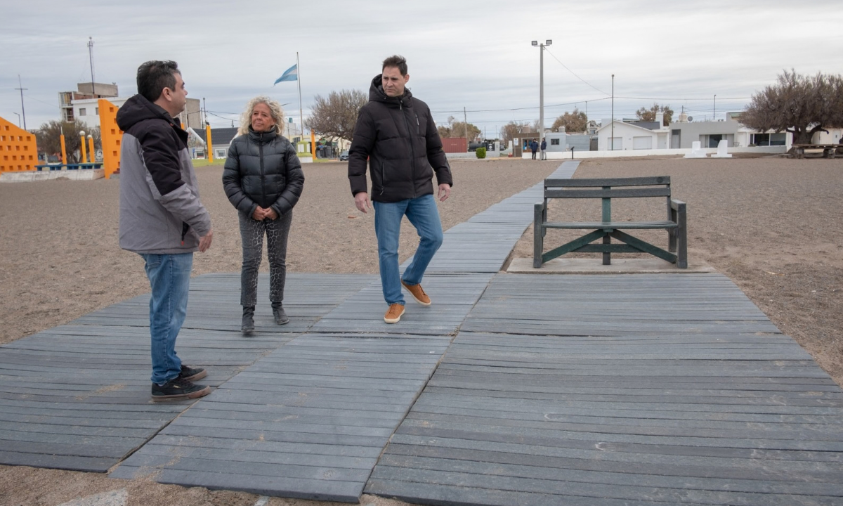 Playa Unión incorporó un deck para mejorar el acceso a la costa de personas con movilidad reducida