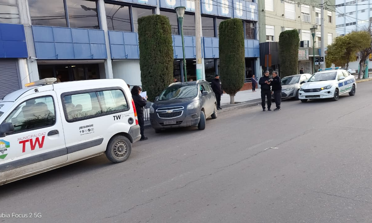 Multaron a los propietarios de vehículos que transportaban pasajeros de manera ilegal en Trelew