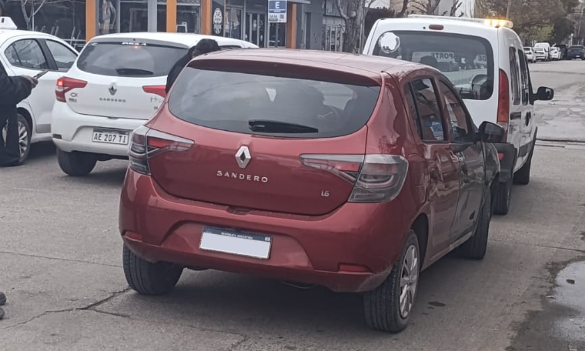 Municipio demoró un Renault Sandero por prestar servicio de transporte ilegal mediante una aplicación