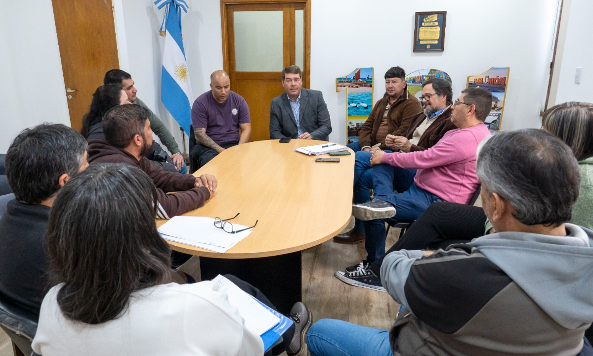 Taxistas, remiseros y el Poder Ejecutivo avanzarán en una aplicación local para el servicio de pasajeros