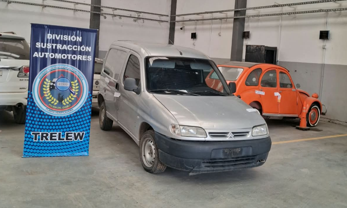 Trelew: recuperaron una Peugeot Partner robada en Rawson que circulaba con patentes de otro utilitario