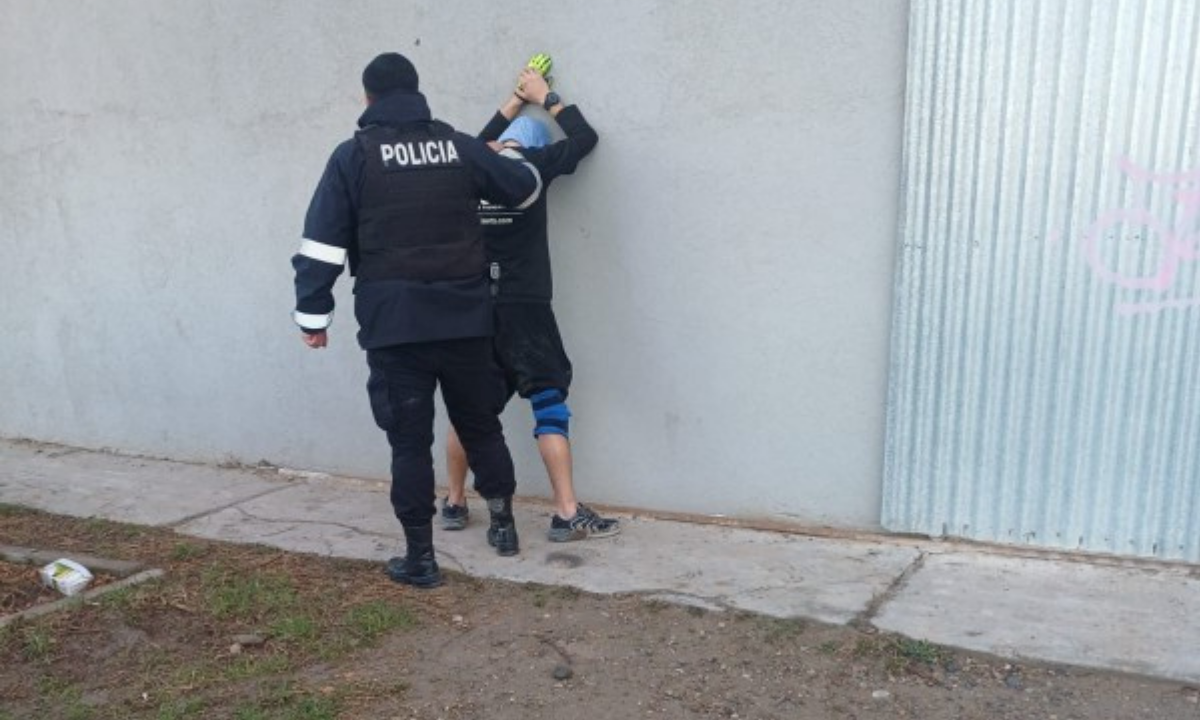 Otra vez el empleado del Concejo Deliberante de Trelew involucrado en un violento episodio
