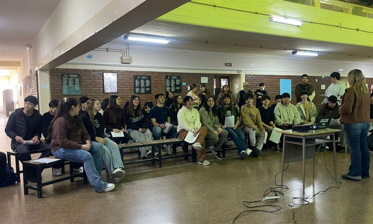 Rawson acerca herramientas para la inserción laboral a estudiantes de los últimos años del secundario