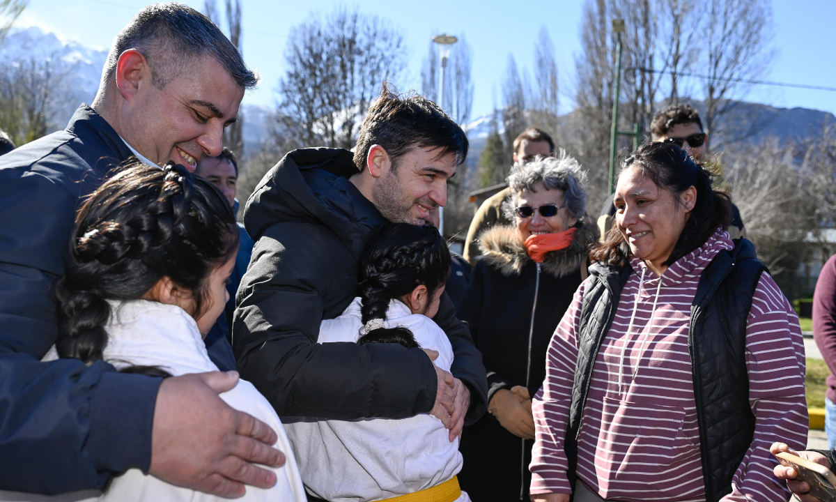 Aniversario de El Hoyo: Torres firmó convenios para ejecutar obras de vivienda, gas e infraestructura en la Comarca
