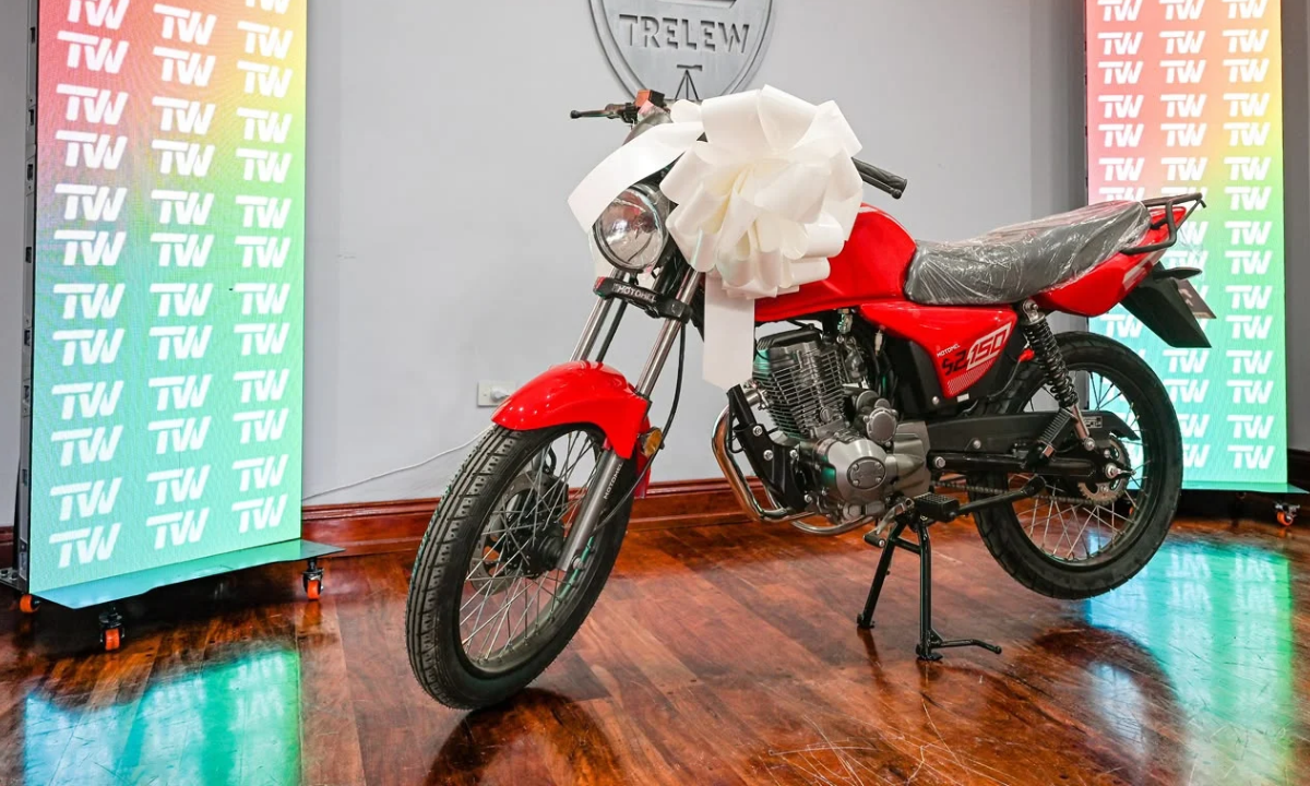 El Municipio de Trelew realizó el segundo sorteo de motos entre contribuyentes al día