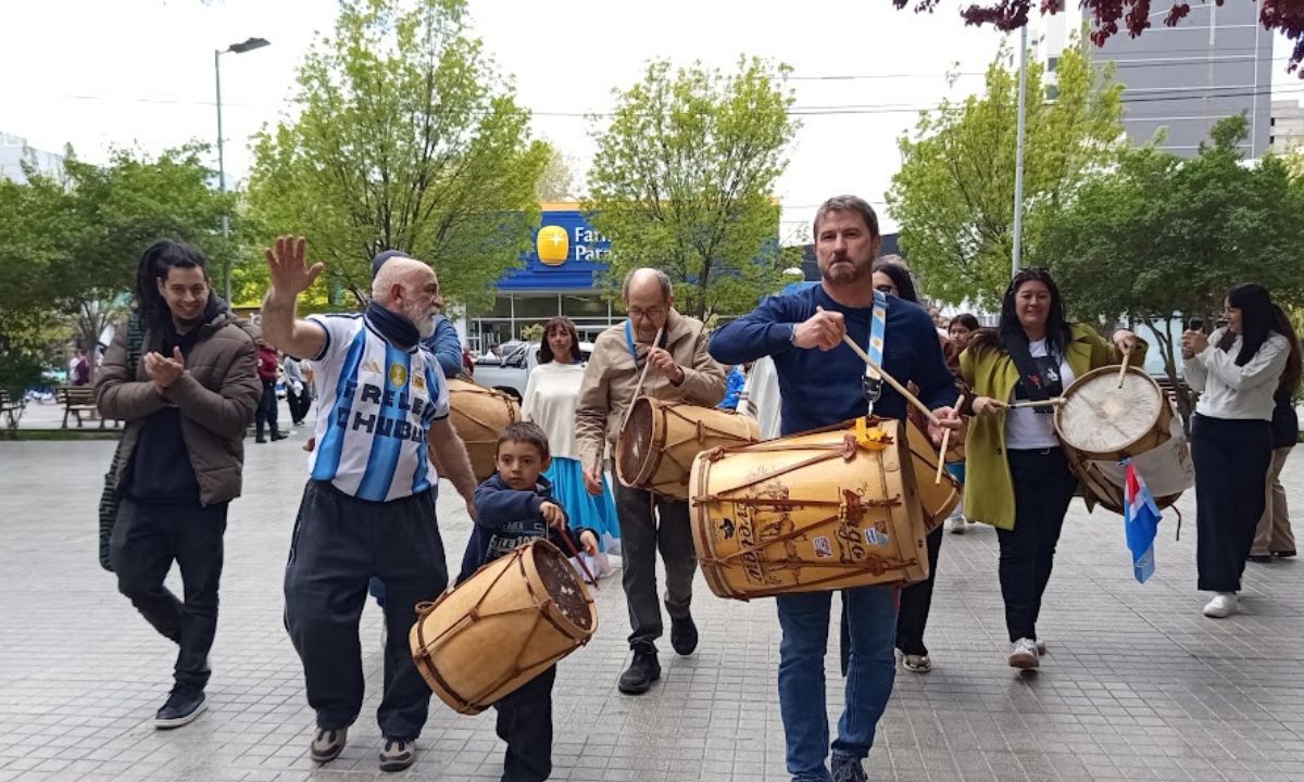 Trelew celebró la novena Marcha de los Bombos con delegaciones de distintas provincias