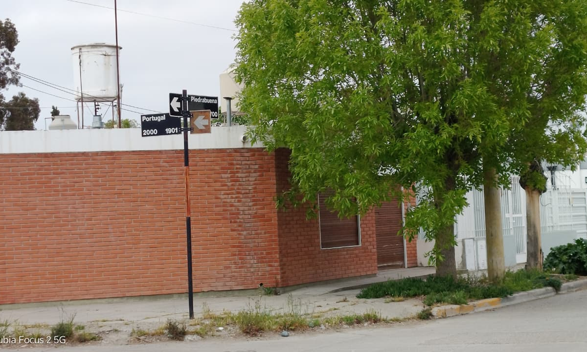 Trelew: la calle Piedrabuena pasó a ser de mano única para mejorar la seguridad vial