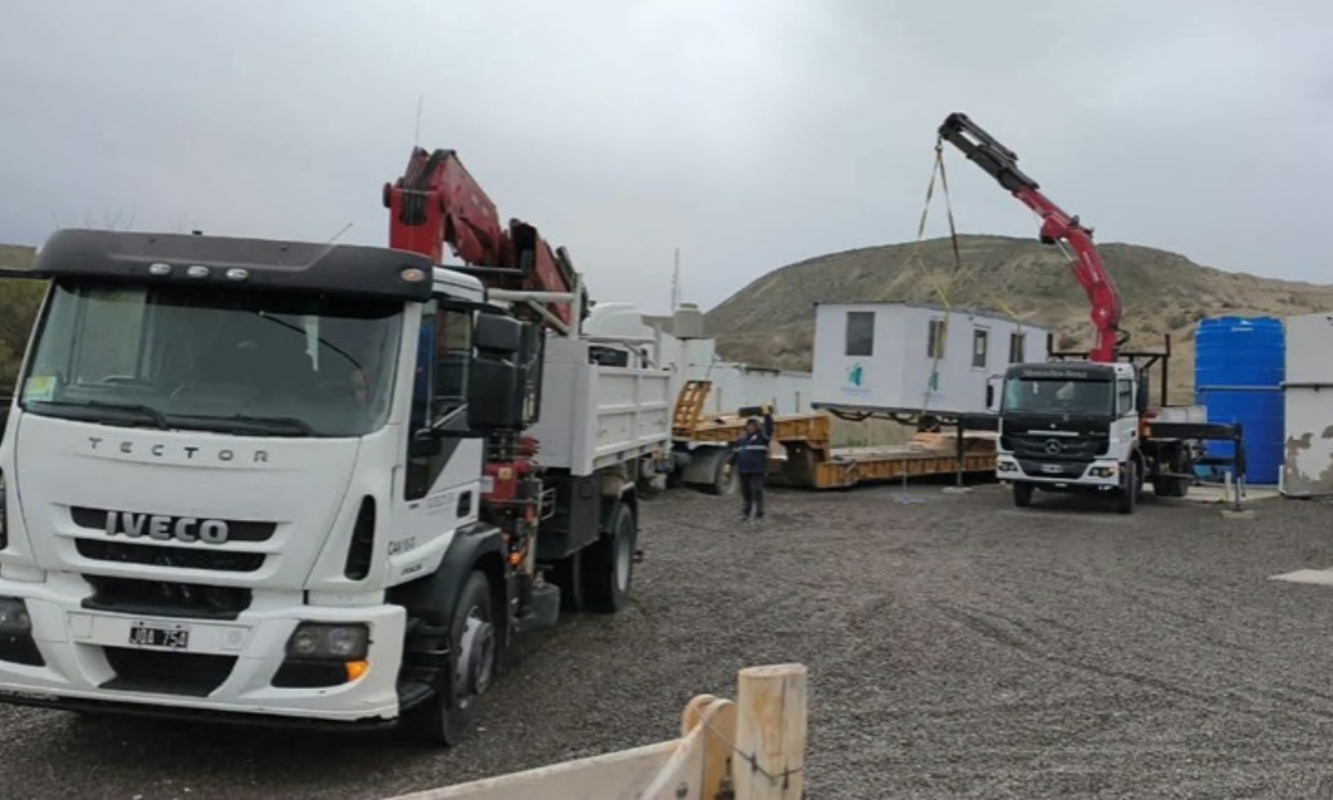 Avanza la obra de una cisterna de 500 mil litros para optimizar la planta desalinizadora de Puerto Pirámides