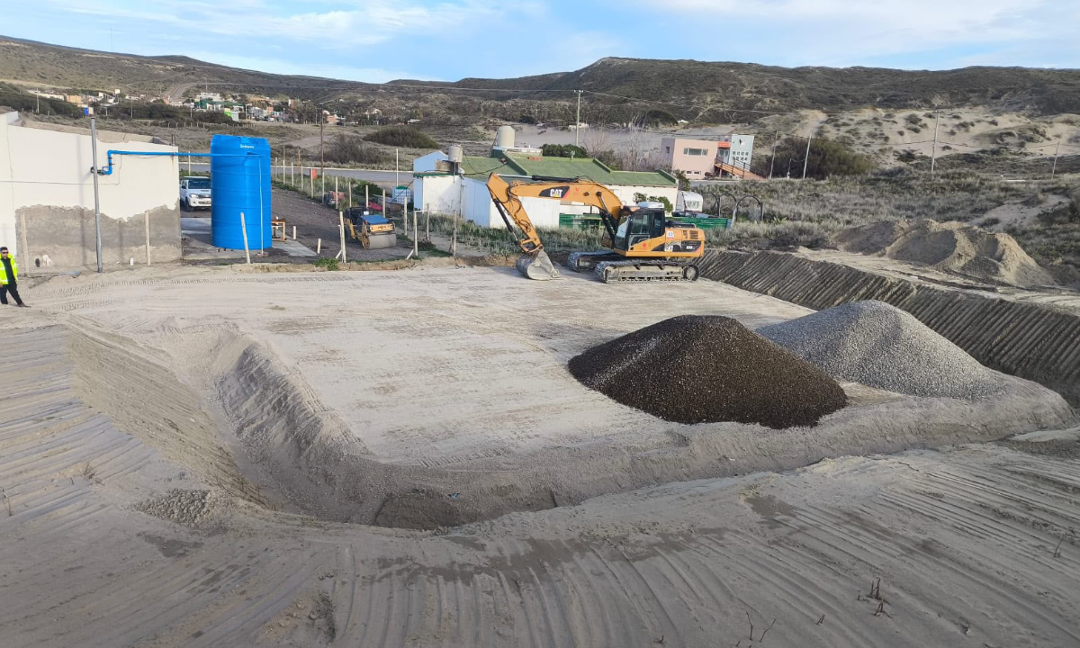 Torres destacó el inicio de obra de una nueva cisterna para fortalecer el abastecimiento de agua en Puerto Pirámides