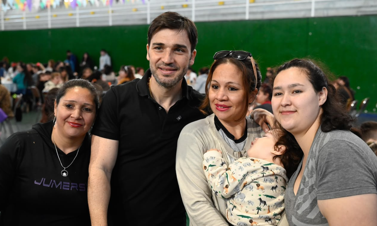 Día de la Madre: Torres celebró junto a familias de Comodoro Rivadavia y reafirmó su acompañamiento a las asociaciones vecinales