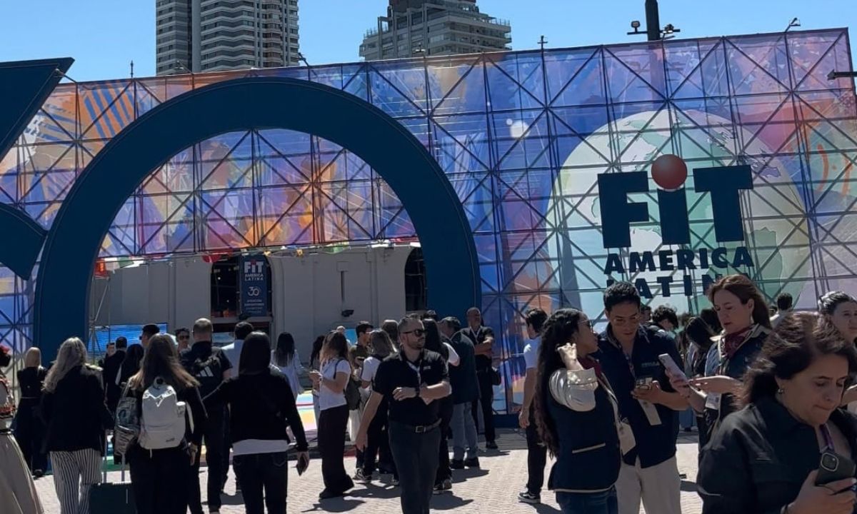 Gaiman realizó un balance positivo de su participación en la 30.ª Feria Internacional de Turismo