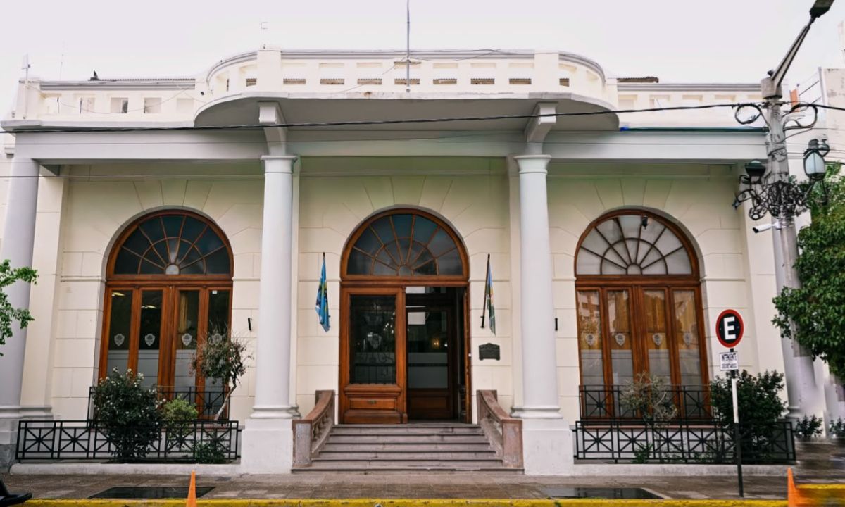 La Municipalidad de Trelew comienza con los trabajos de cordones cuneta sobre calle Ecuador
