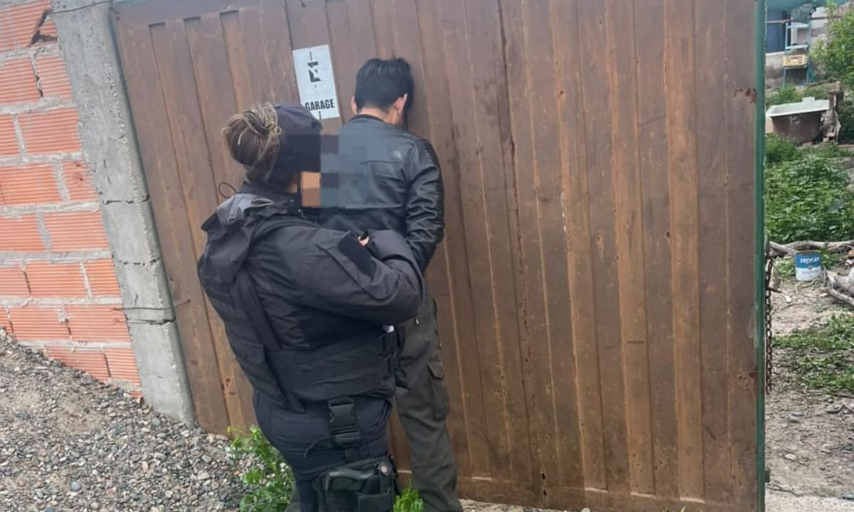 Detuvieron a un hombre tras un operativo por presuntos disparos y secuestraron un arma calibre 22