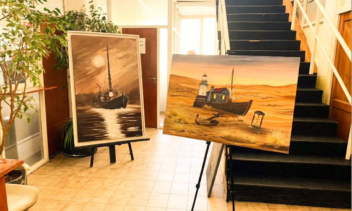Esteban Gentile presentó “Bitácora del Ser”, una muestra artística itinerante que reúne faros, barcos y casas