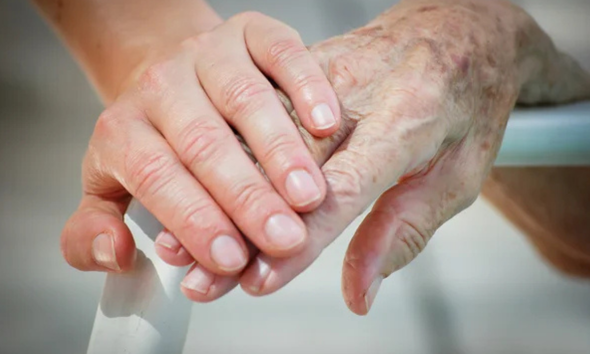 Las personas de edad no deben ser un objeto de cuidado, sino de derechos
