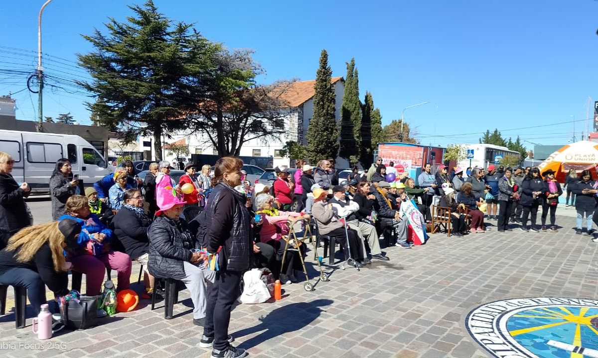 Rawson celebró el Día Internacional de los Derechos de las Personas Mayores en la Plaza Central