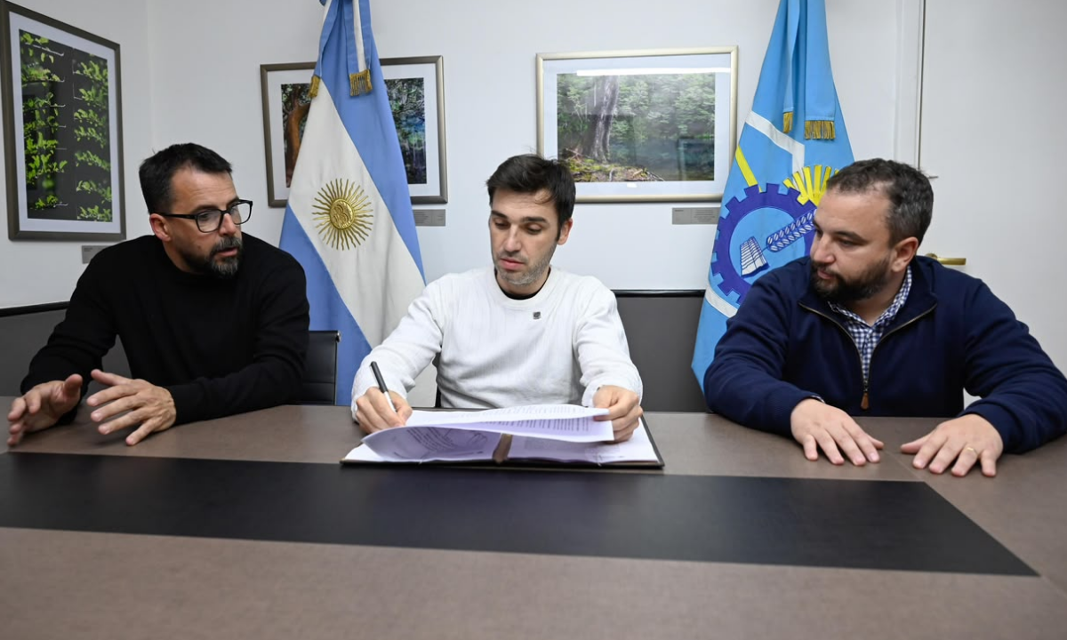 Torres anunció una inversión de casi $5 mil millones para construir 60 viviendas destinadas a trabajadores esenciales en Esquel