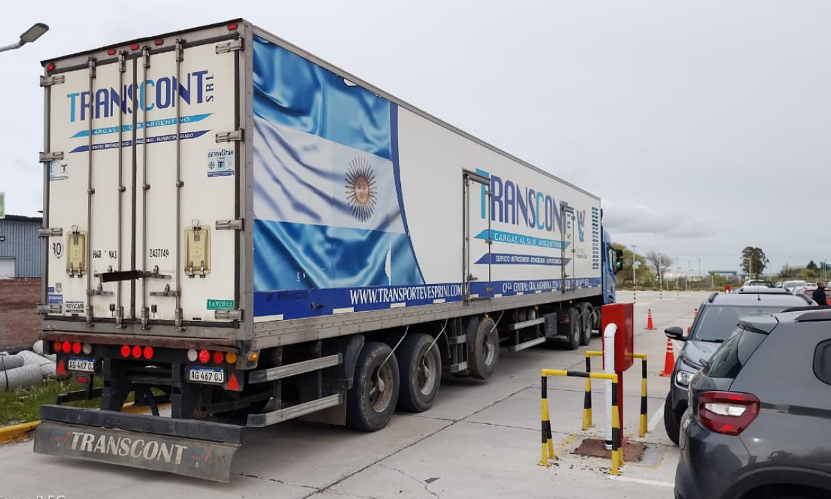 Trelew comenzó a exportar salmón fresco a Estados Unidos con una carga de 18 toneladas