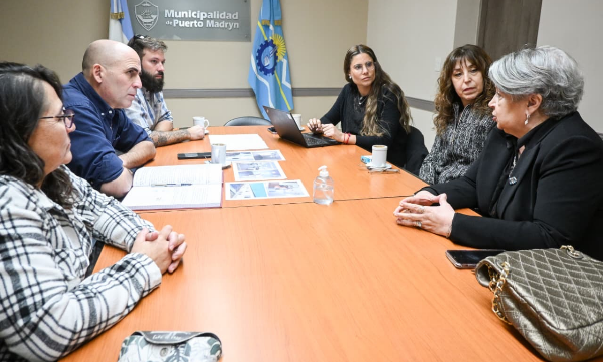Municipio, Provincia y Aluar avanzan en las gestiones de la escuela que se construirá en el barrio Perón