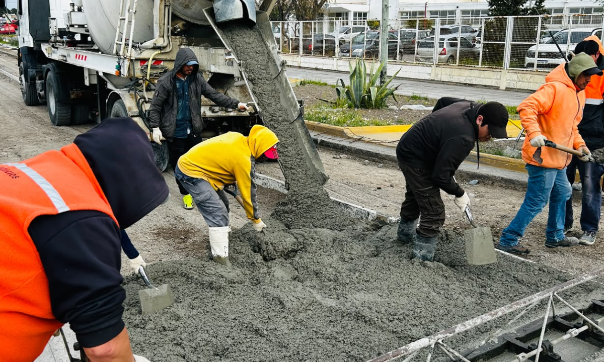 Comenzó el hormigonado en la avenida Antártida Argentina de Rawson