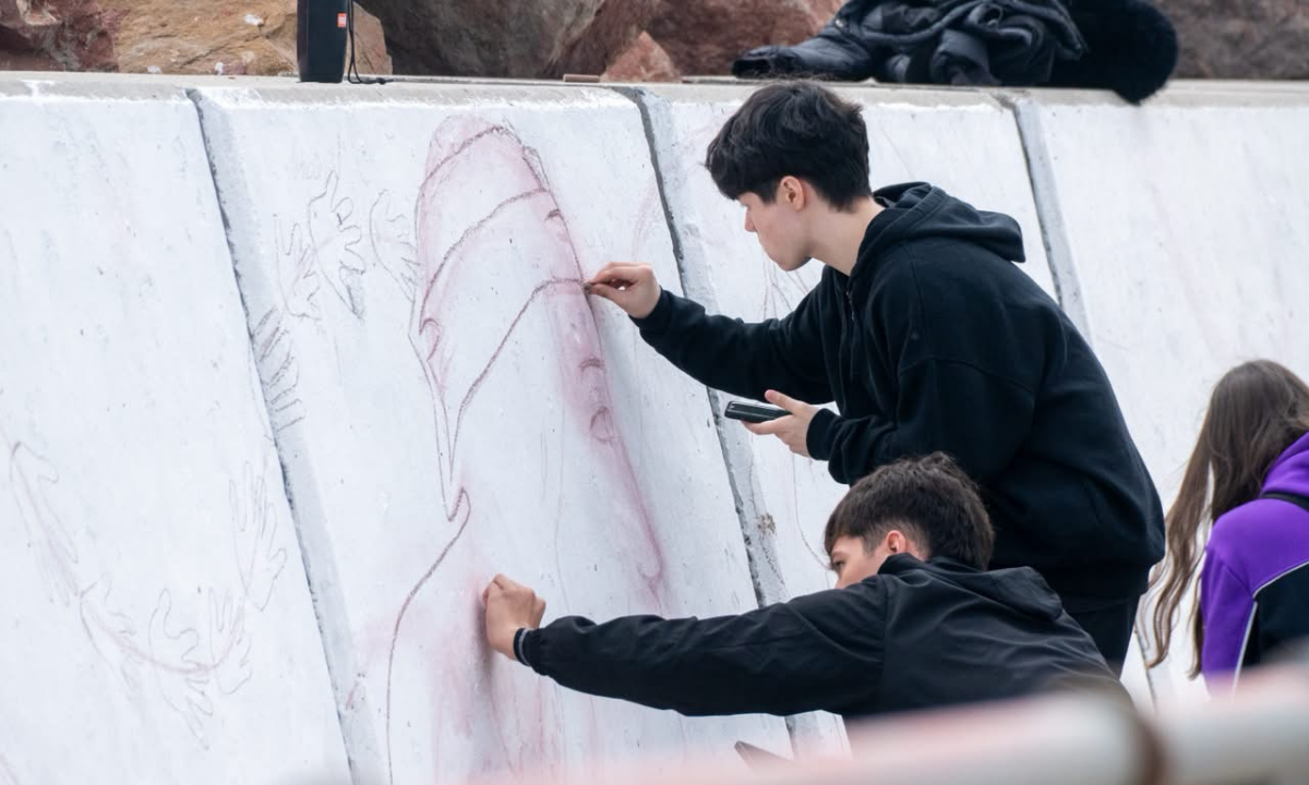 Comenzaron los trabajos para el mural histórico en la escollera norte de Playa Unión