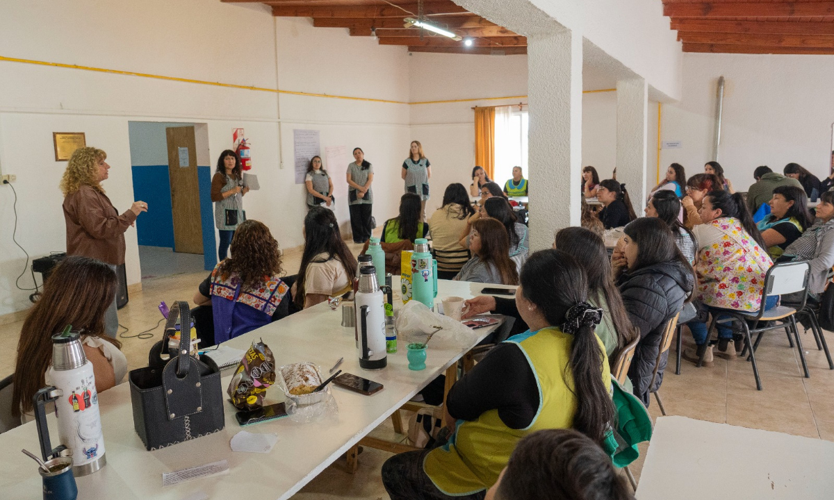 Personal de los jardines municipales participó de una jornada sobre cuidados de la infancia