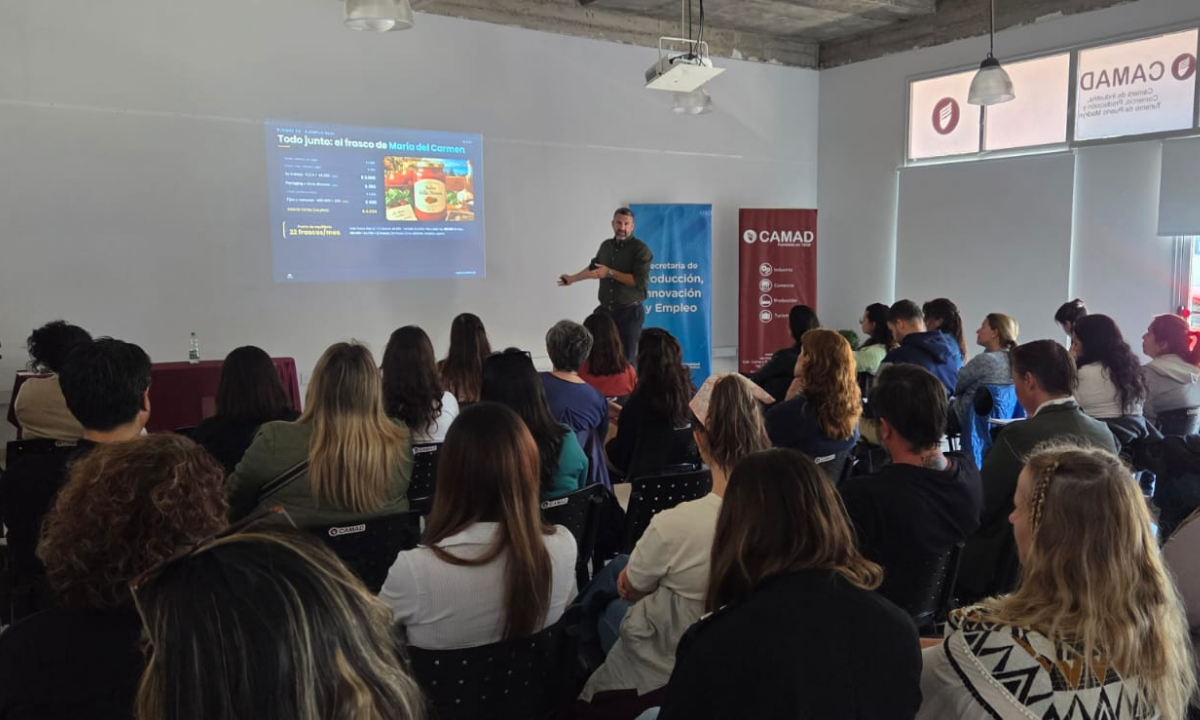 Más de 60 emprendedores y productores locales se capacitaron en posicionamiento comercial