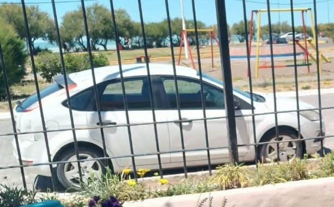 Le robaron el auto al dueño del Touring a plena luz del día